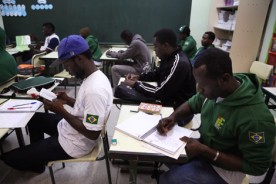 Curso de Língua Portuguesa para haitianos melhora empregabilidade
